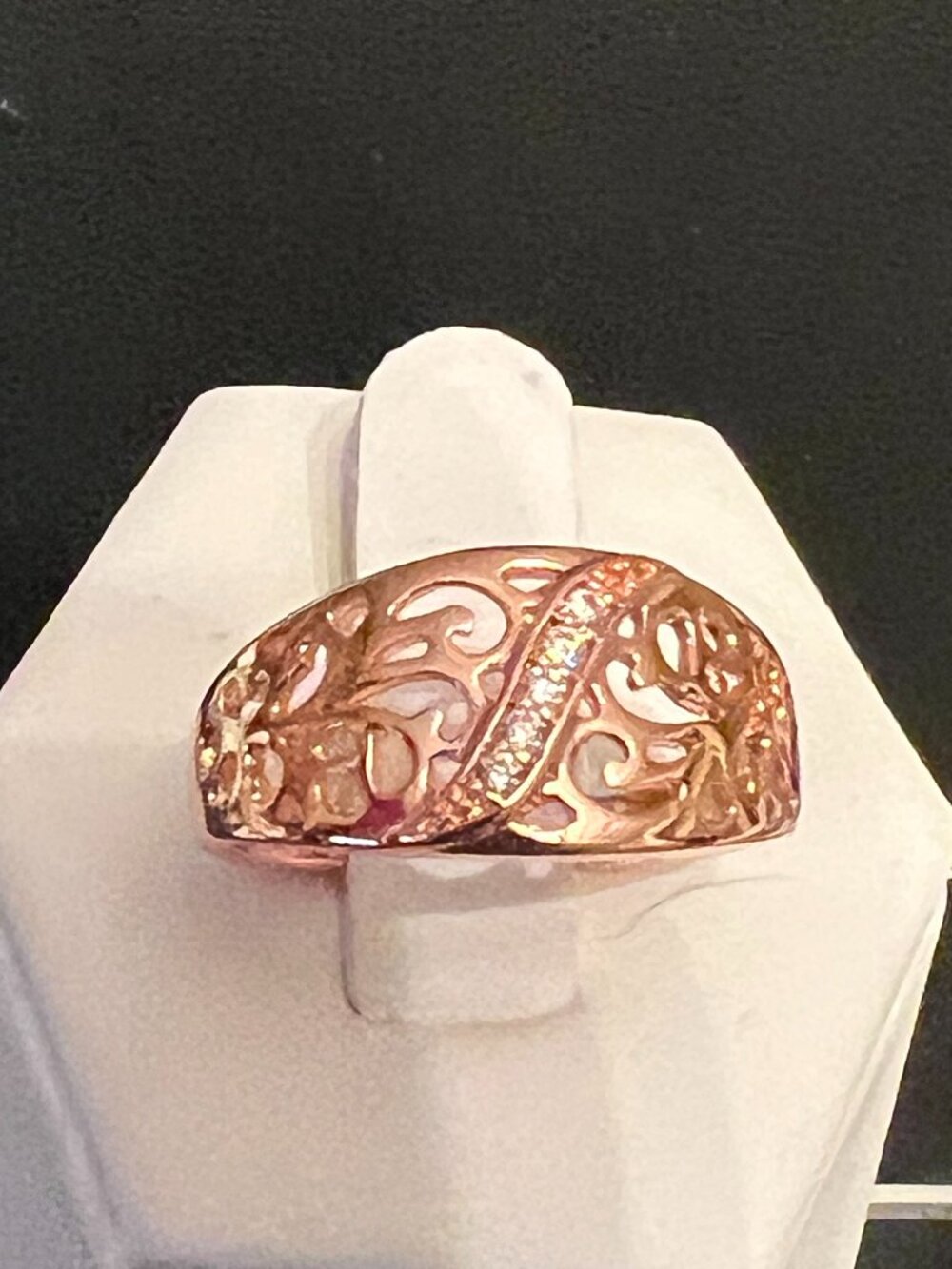 Rose Gold Tone Filigree Rhinestone Ring Size 8 (282)